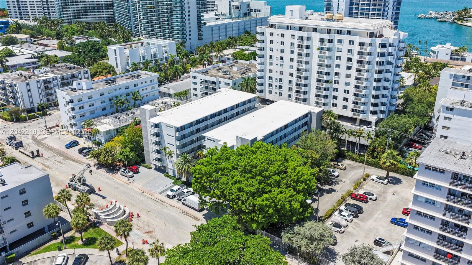 TWIN TOWERS · #203 in Miami Beach - Photo 30