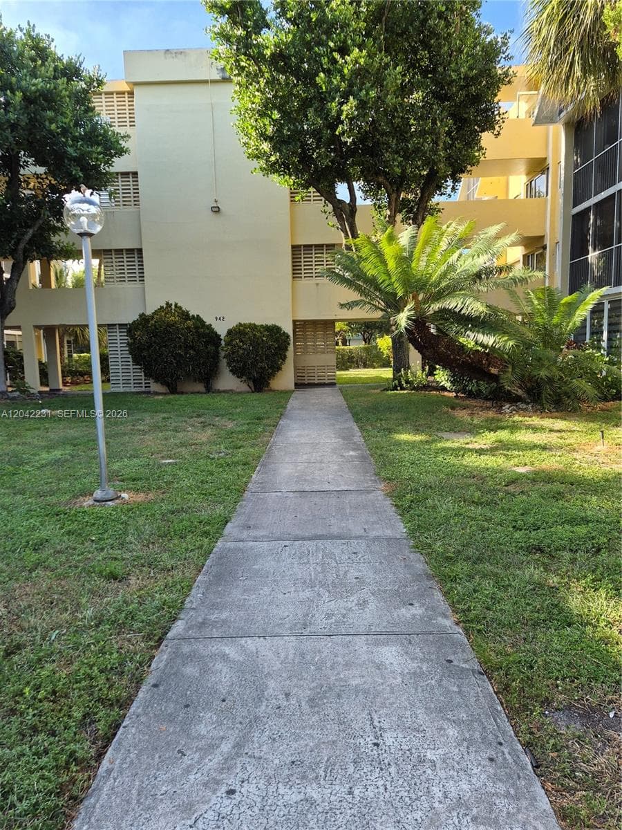 Lake  Park Condo · #4G in Miami - Photo 3