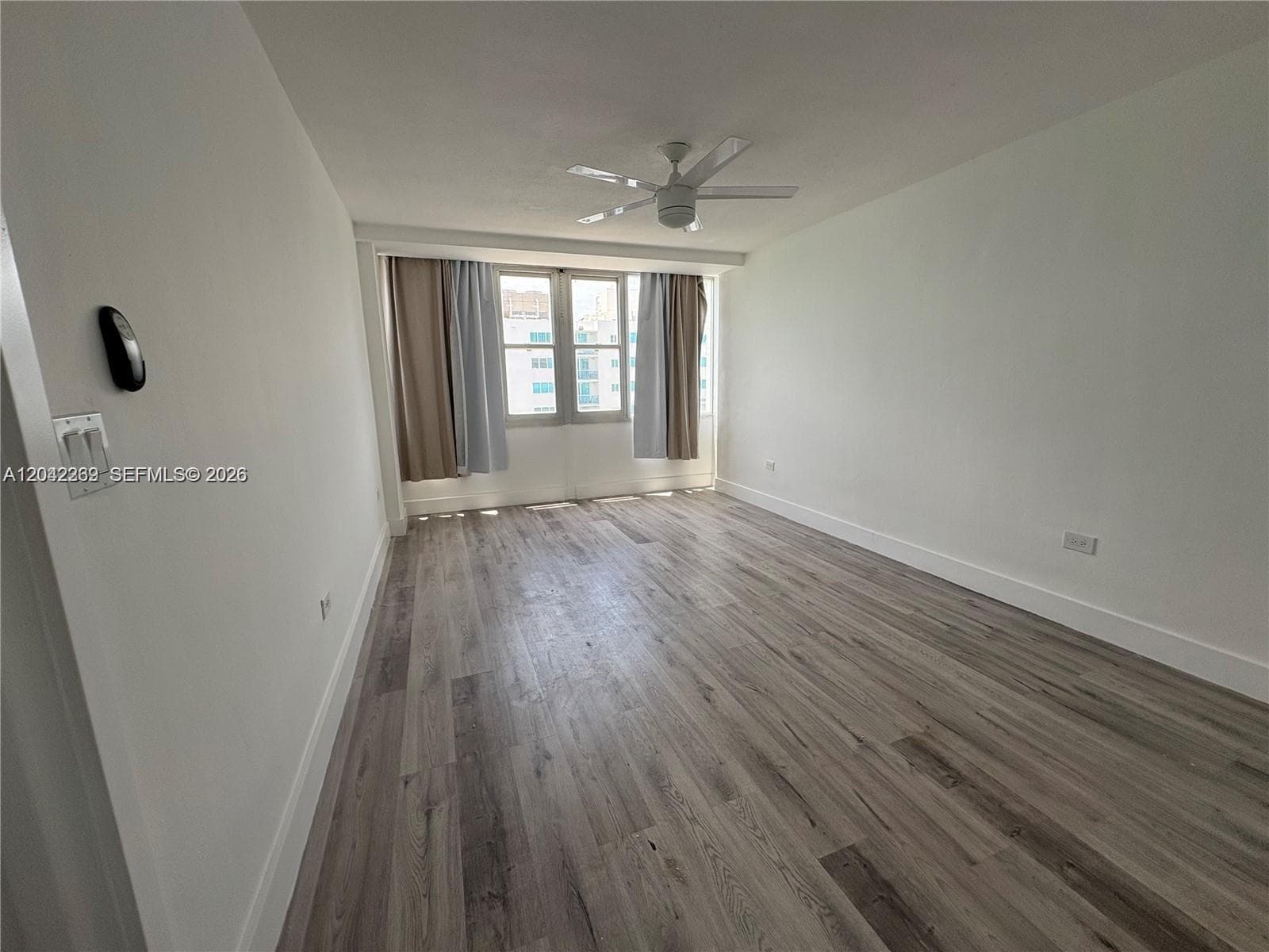 Huge Master Bedroom with Ensuite Bathroom and Closet