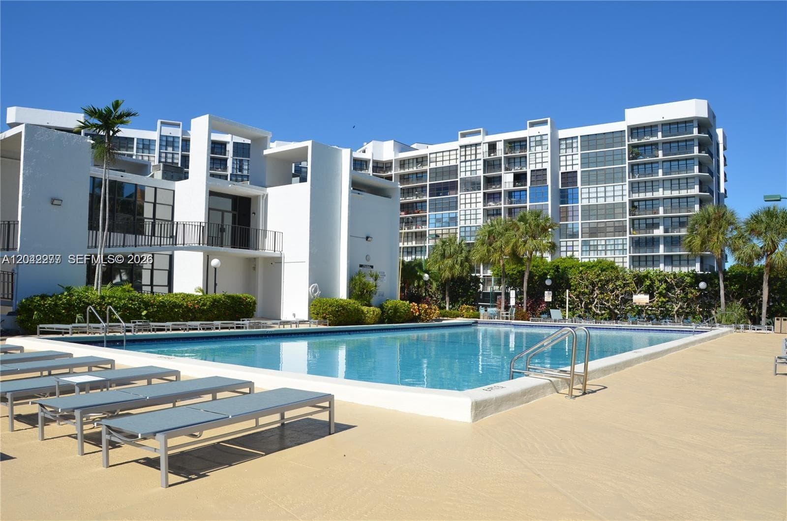 OCEANVIEW PARK CONDO · #726 in Hallandale Beach - Photo 17