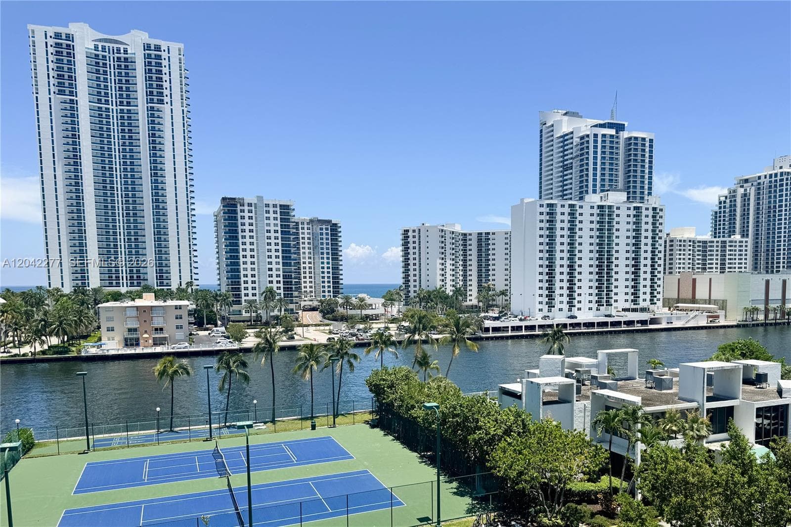 OCEANVIEW PARK CONDO · #726 in Hallandale Beach - Photo 3