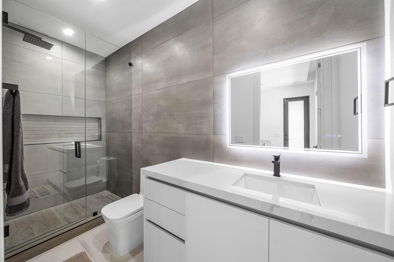 Ensuite Bathroom #3