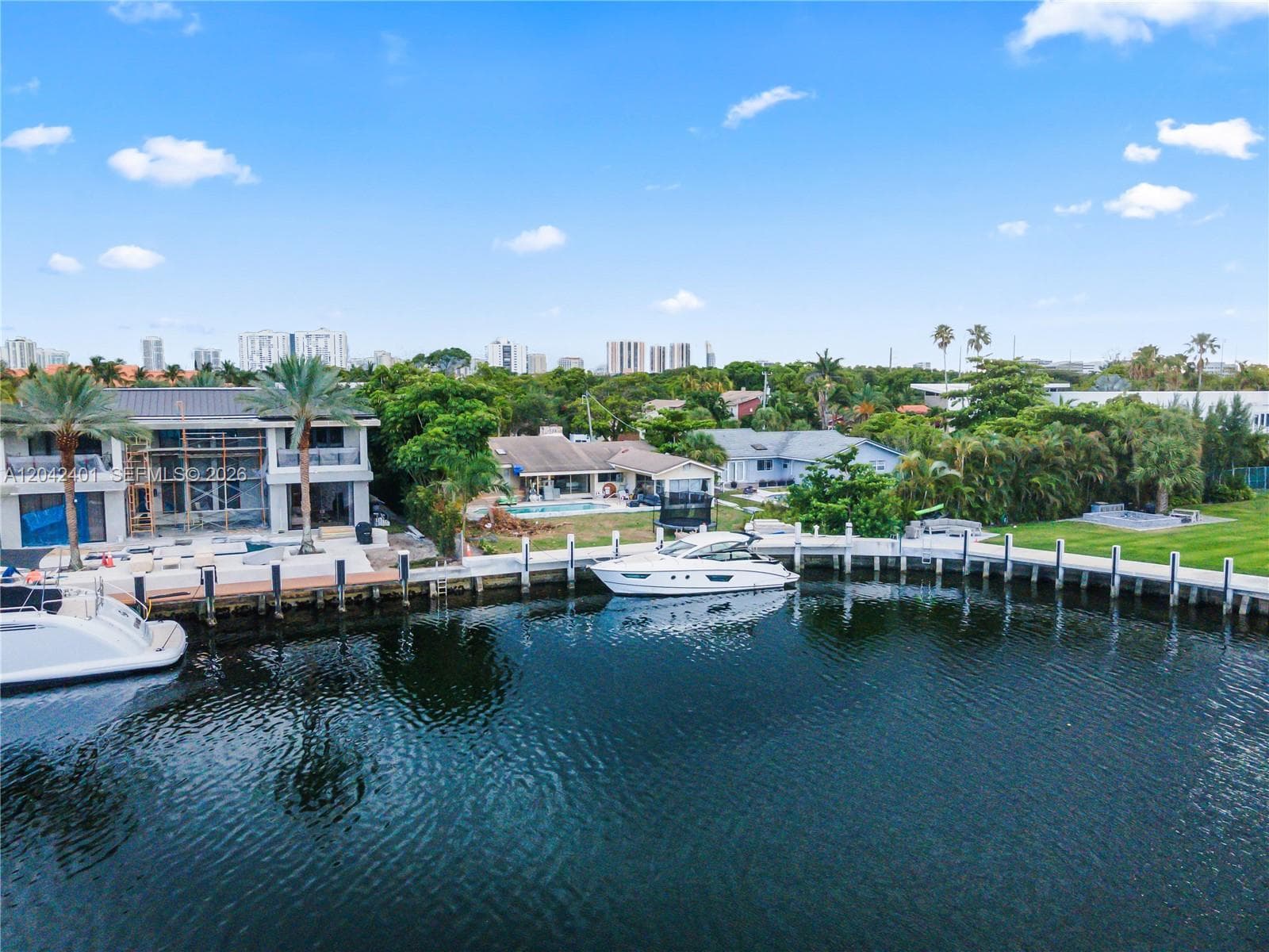 496 Holiday Dr photo 10