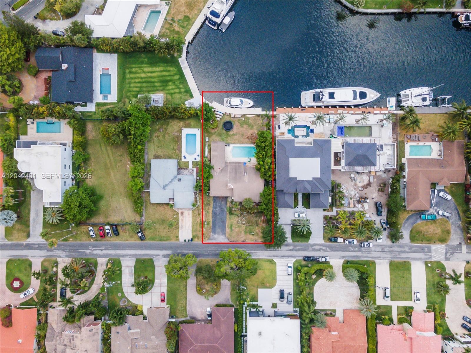 496 Holiday Dr photo 8