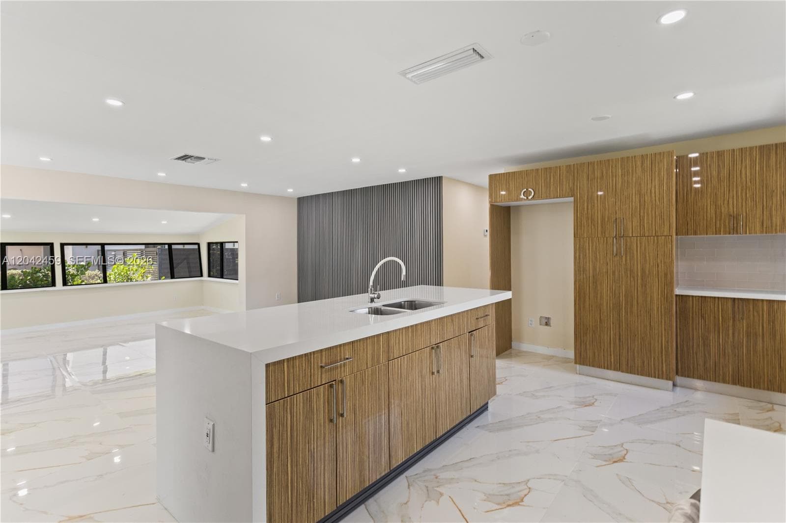 21330 NE 26 AV photo 16