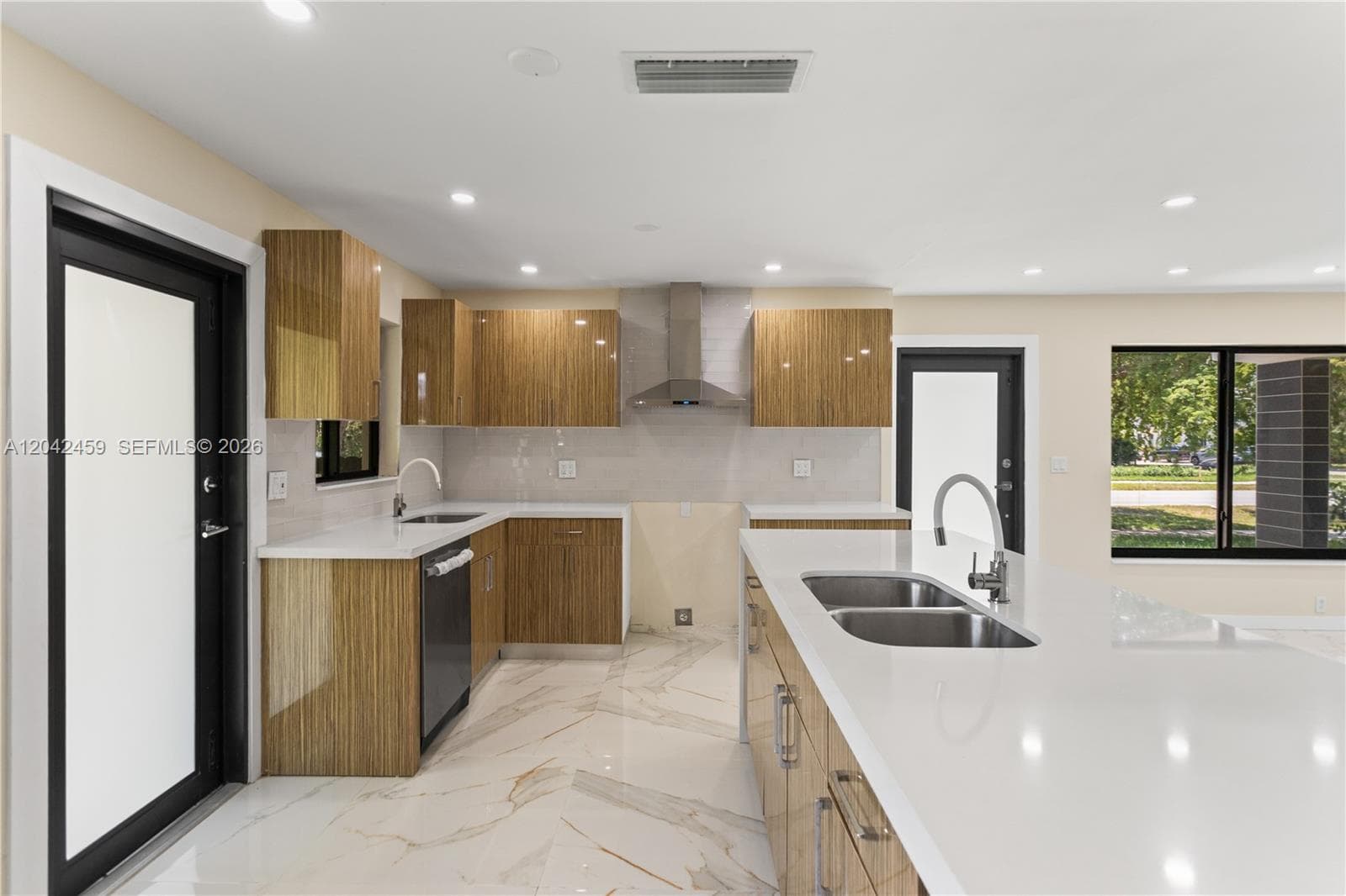 21330 NE 26 AV photo 15