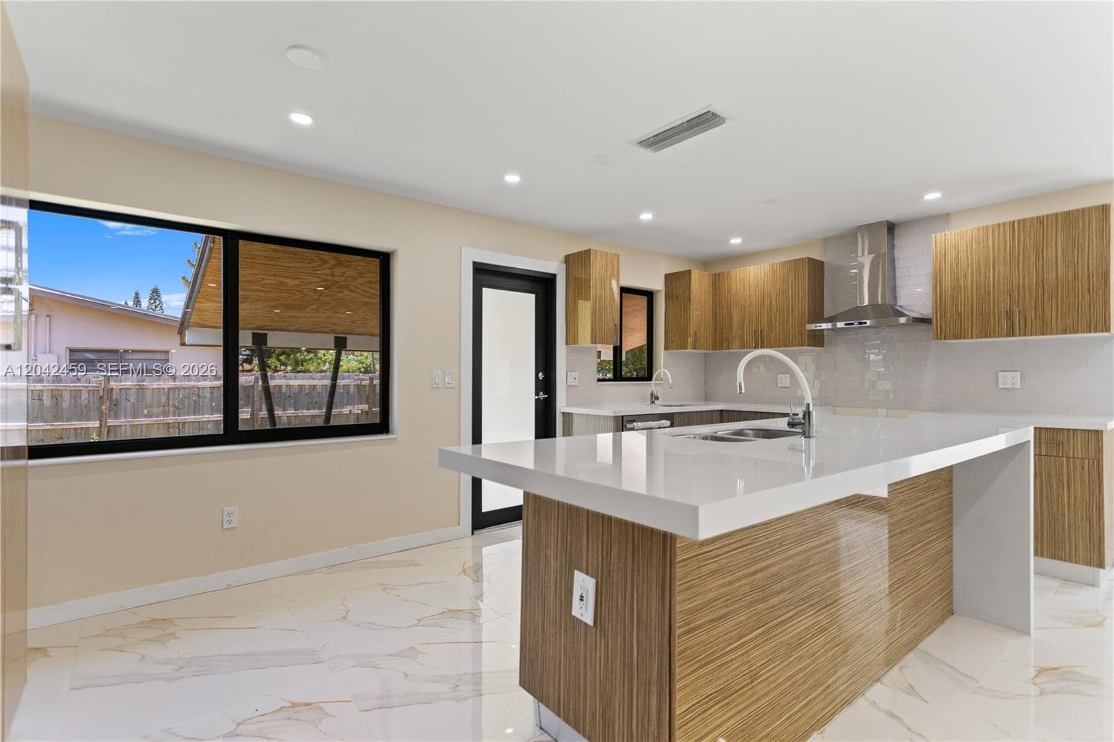 21330 NE 26 AV photo 11