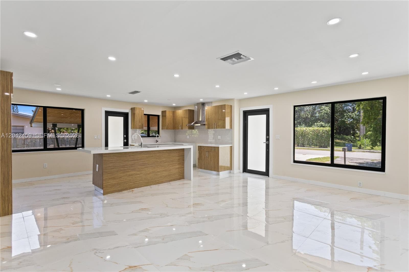 21330 NE 26 AV photo 6