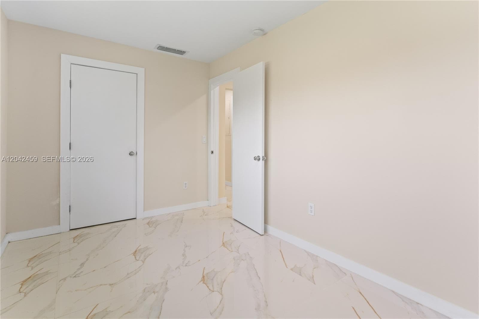 21330 NE 26 AV photo 31