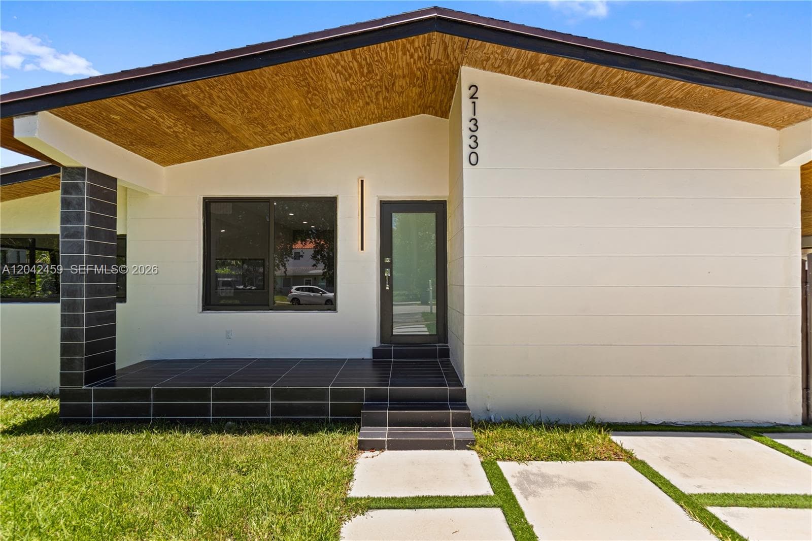21330 NE 26 AV photo 4