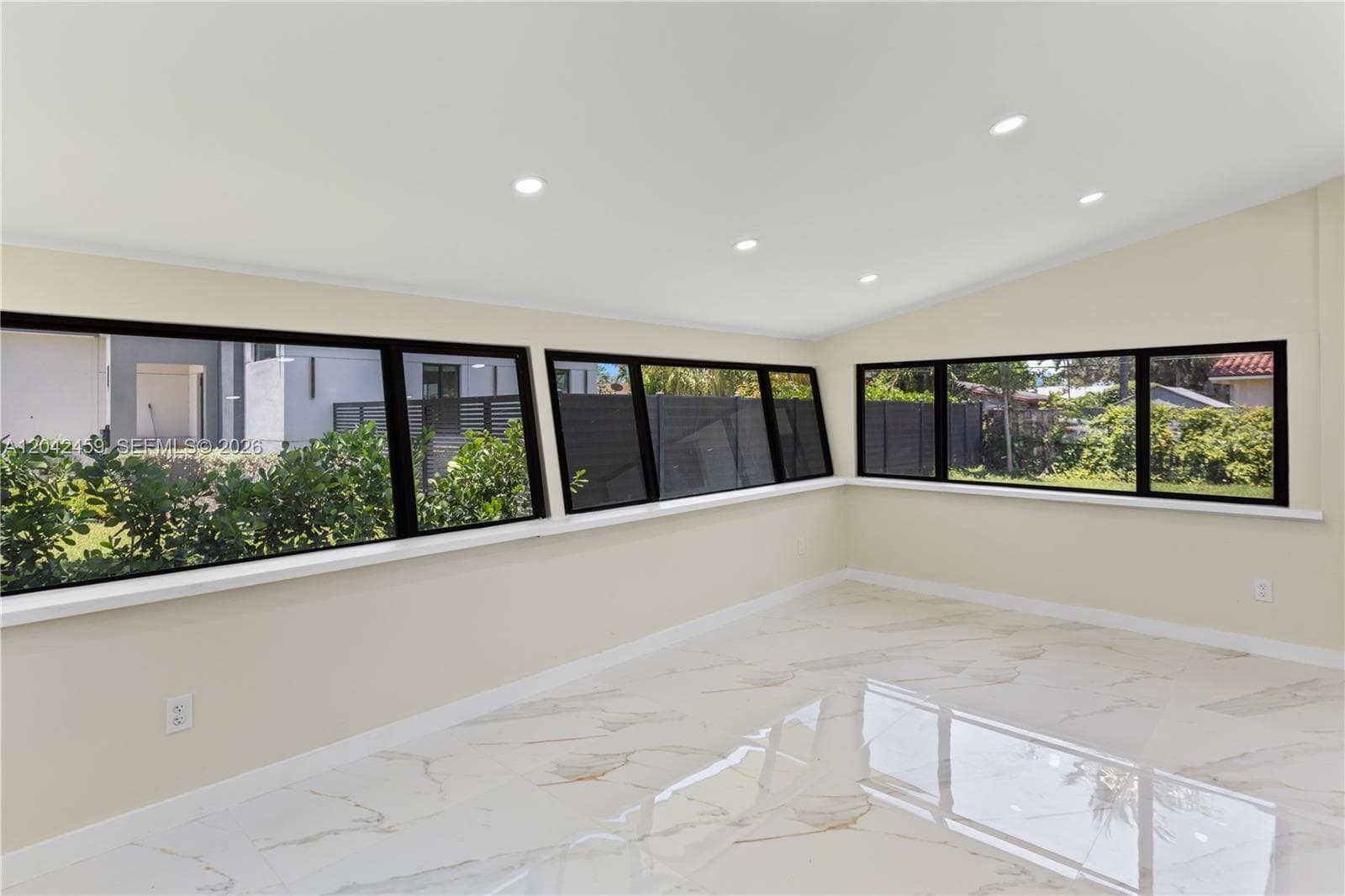 21330 NE 26 AV photo 8