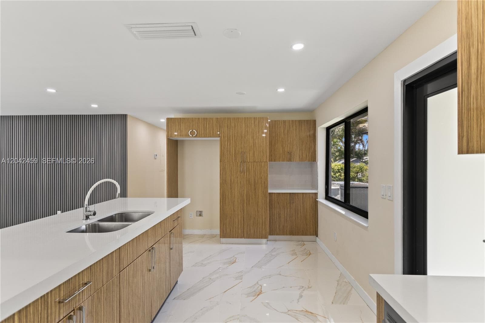 21330 NE 26 AV photo 17