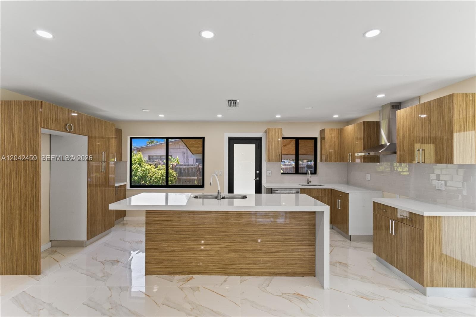 21330 NE 26 AV photo 10