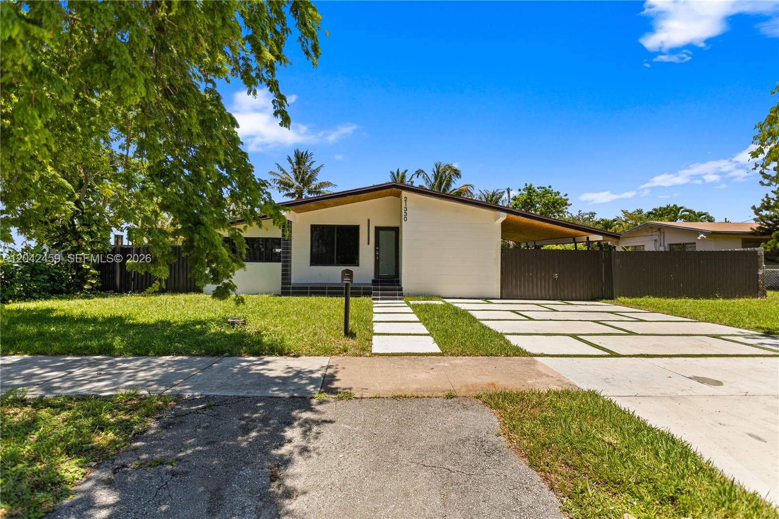 21330 NE 26 AV photo 3
