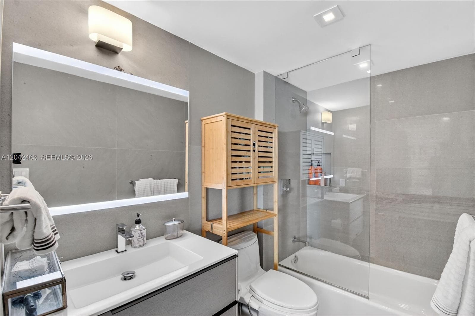 2nd bathroom
