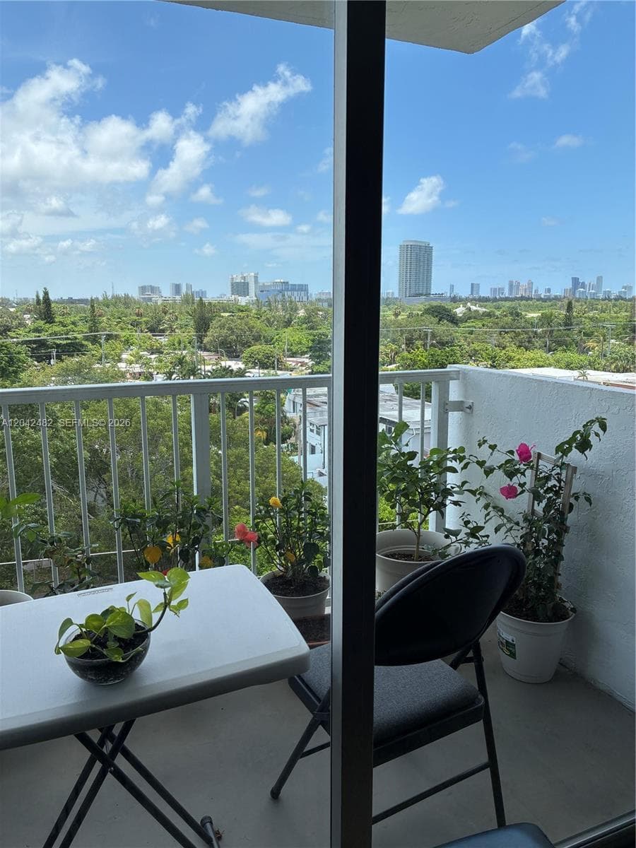 KEYSTONE TOWERS CONDO · #710 in North Miami - Photo 16