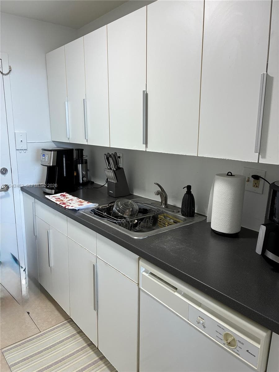 KEYSTONE TOWERS CONDO · #710 in North Miami - Photo 8