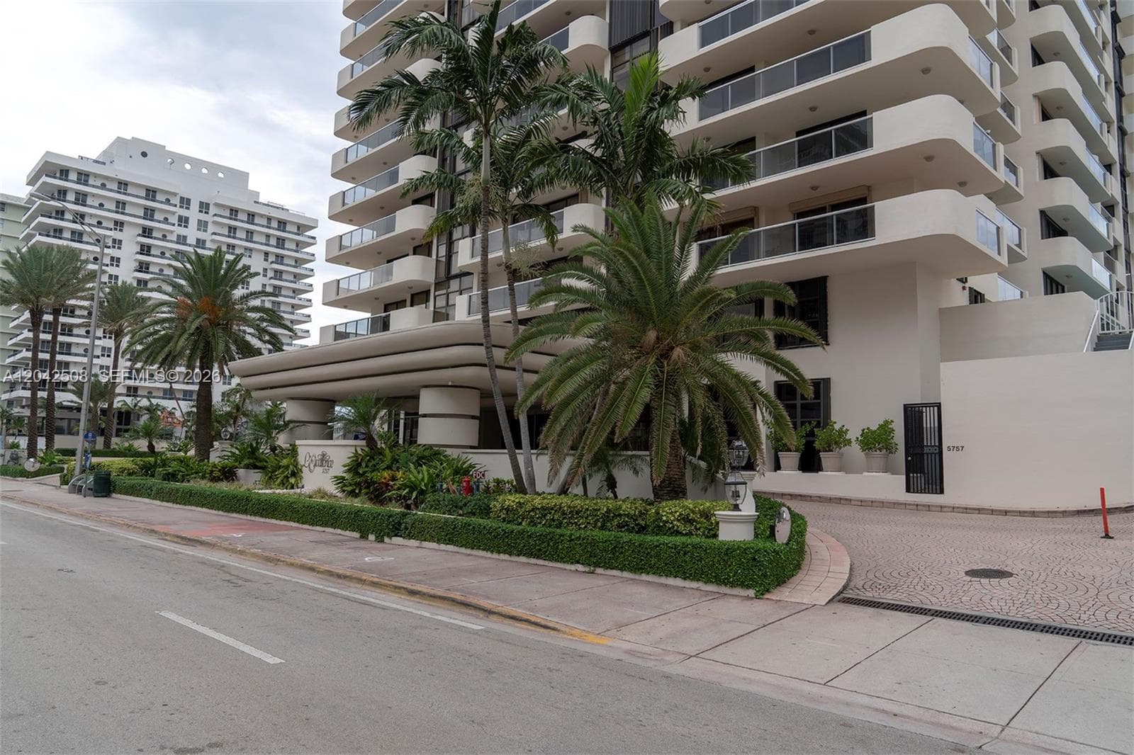 LEXCELLENCE CONDOMINIUM · #1604 in Miami Beach - Photo 4