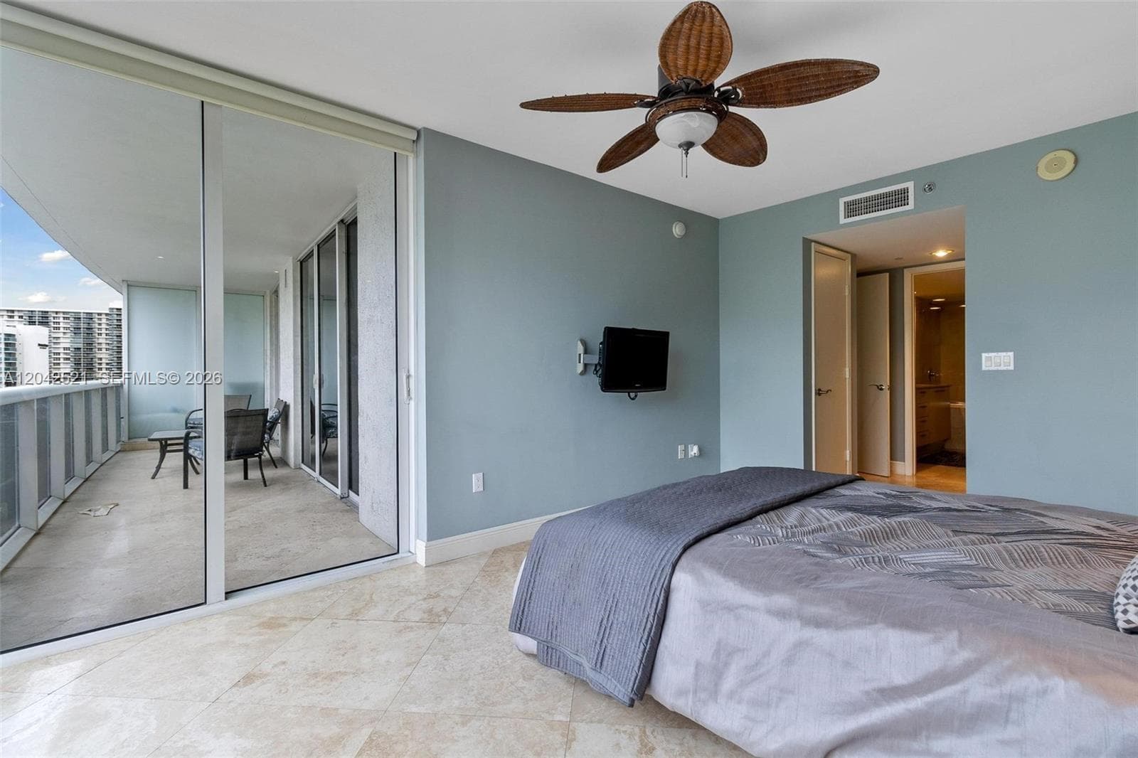 BEACH CLUB THREE CONDO · #608 in Hallandale Beach - Photo 12