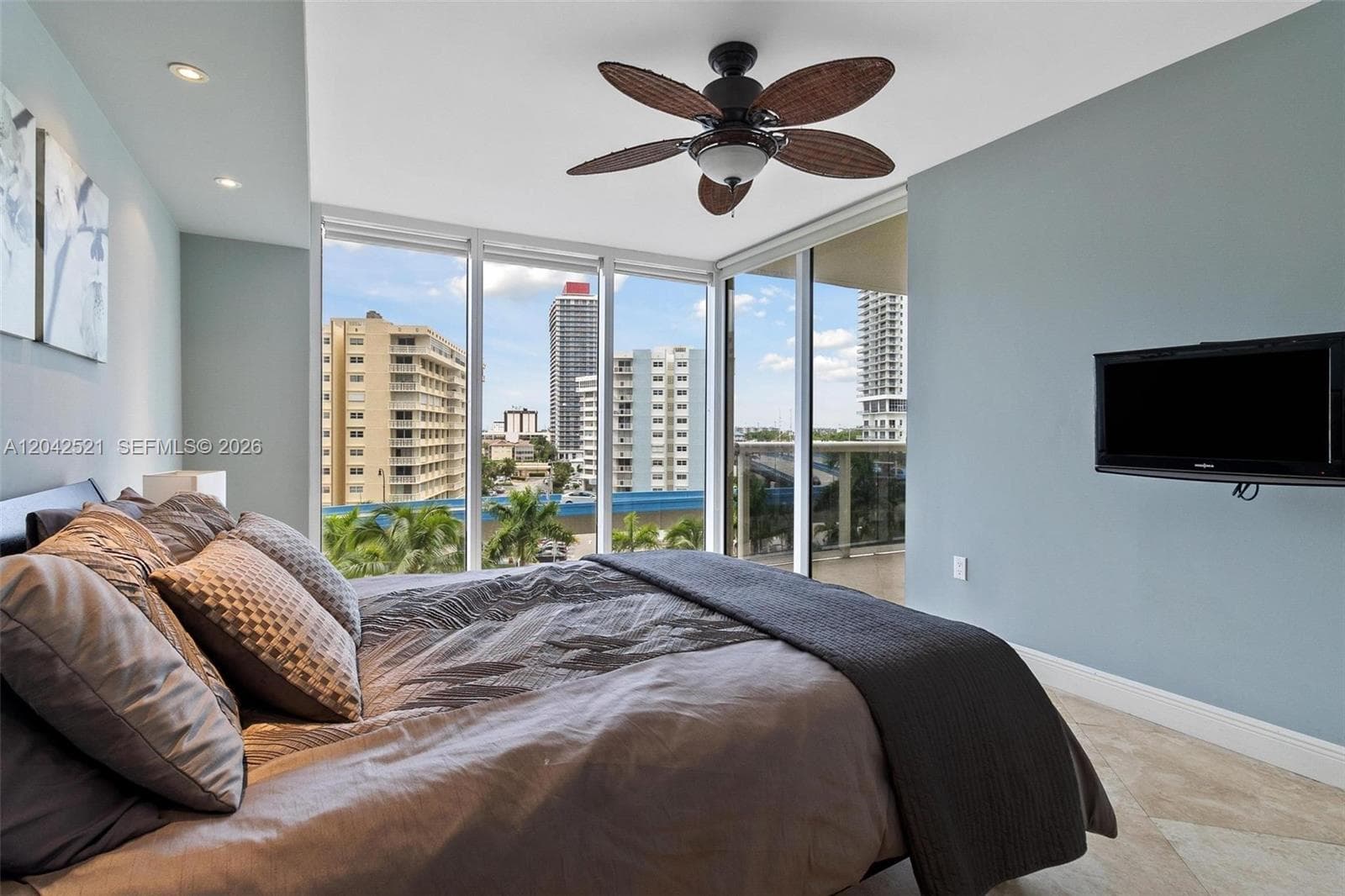 BEACH CLUB THREE CONDO · #608 in Hallandale Beach - Photo 14