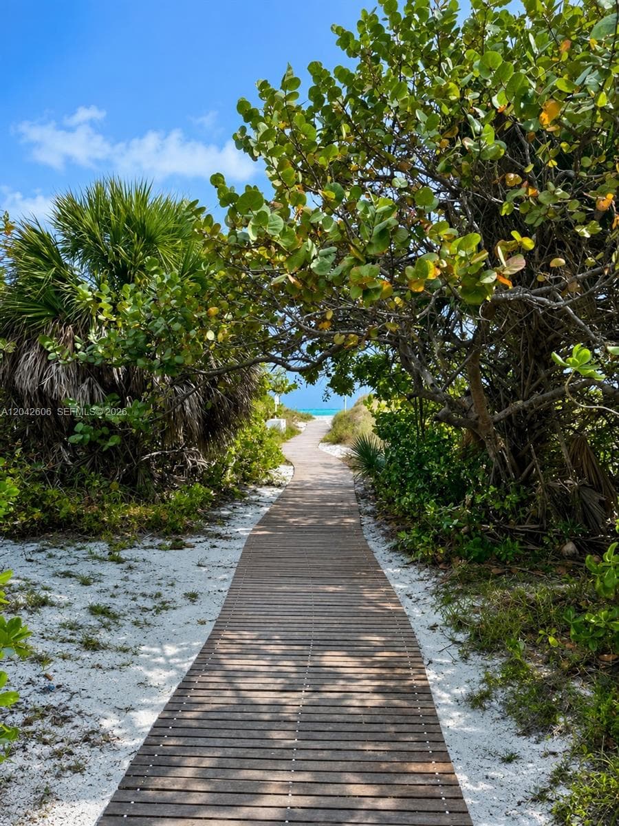 Commodore Club East · #213 in Key Biscayne - Photo 22