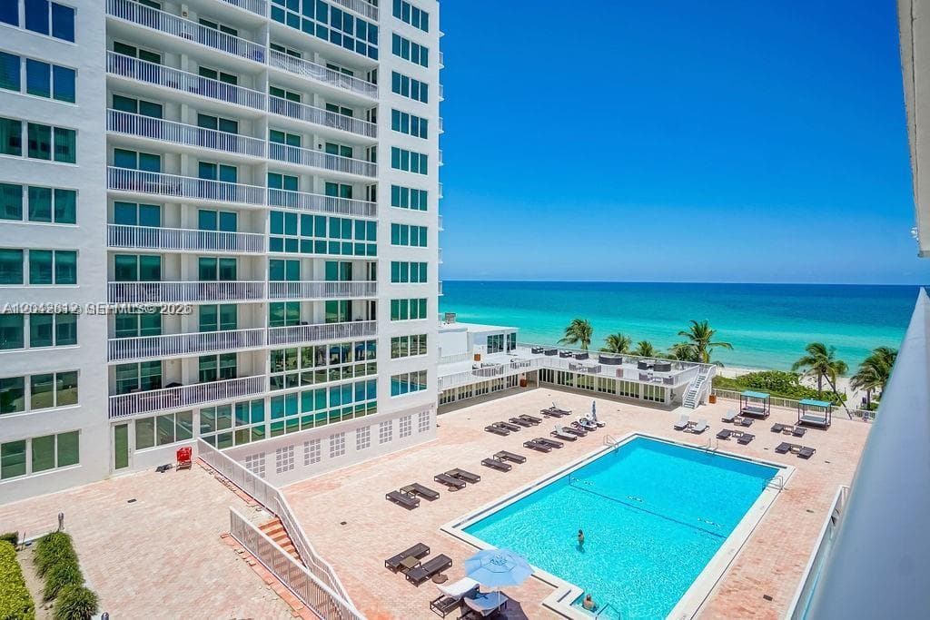 THE CARRIAGE HOUSE CONDO · #909 in Miami Beach - Photo 12