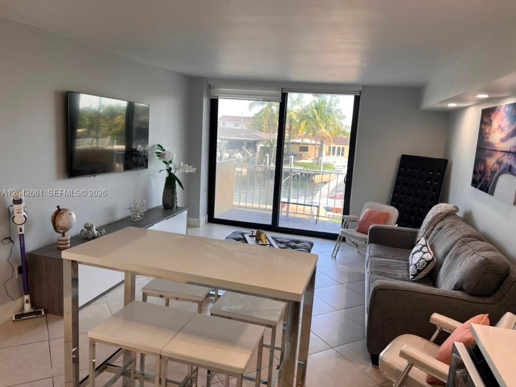 VECINO DEL MAR CONDO · #209 in North Miami - Photo 5