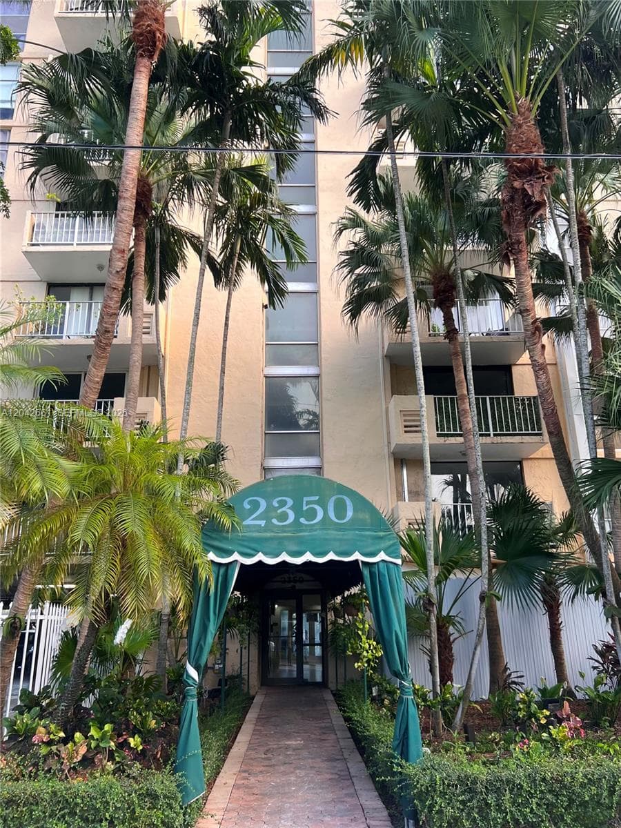 VECINO DEL MAR CONDO · #209 in North Miami - Photo 3
