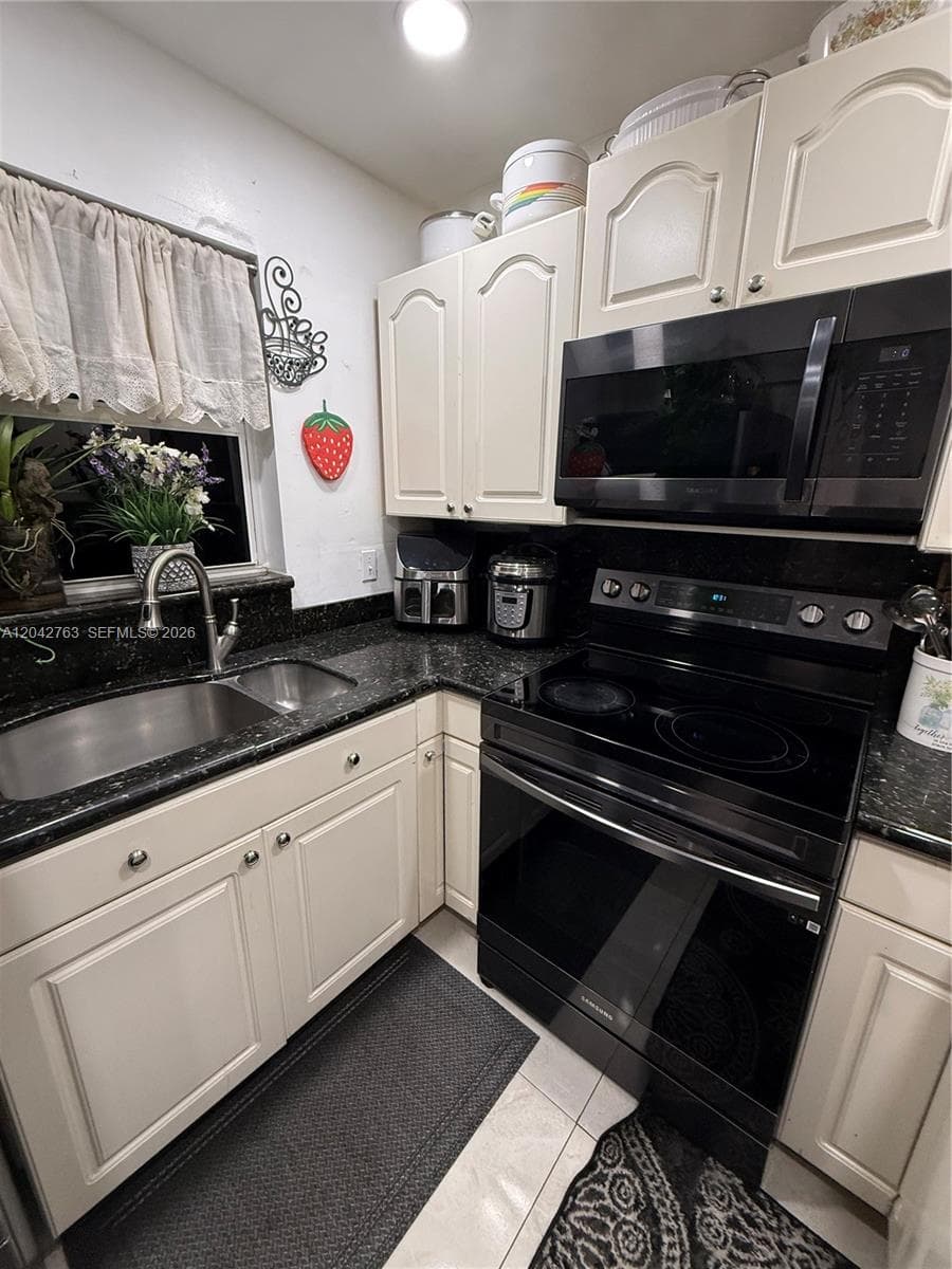 CRYSTAL LAKE CONDO 4100 · #111 in Deerfield Beach - Photo 3