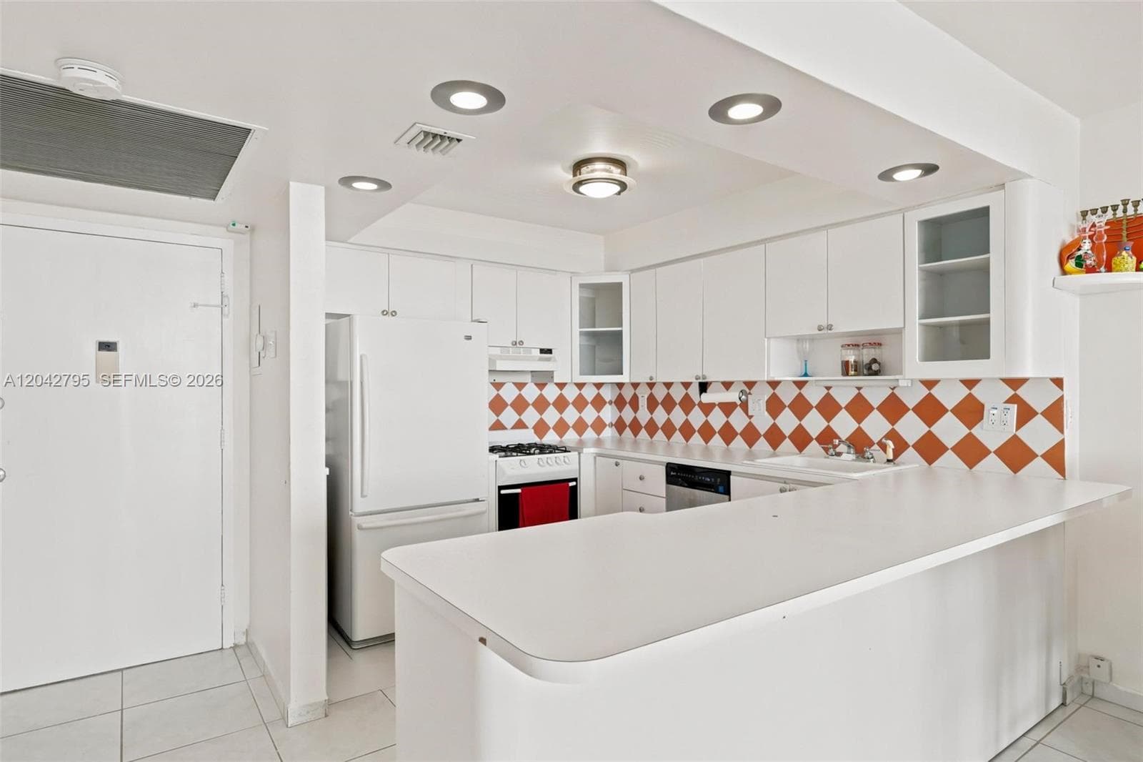 PARKER PLAZA · #816 in Hallandale Beach - Photo 7