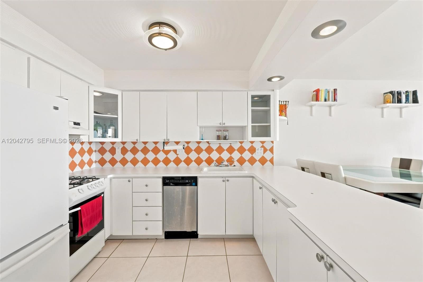 PARKER PLAZA · #816 in Hallandale Beach - Photo 9