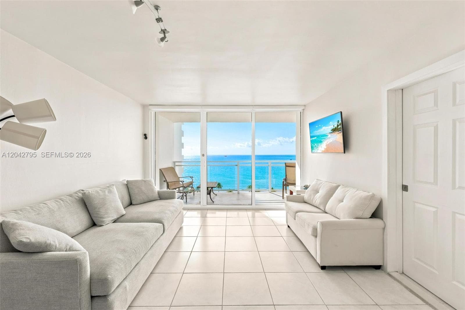 PARKER PLAZA · #816 in Hallandale Beach - Photo 4
