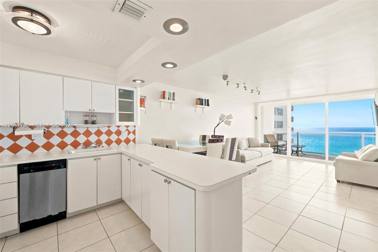 PARKER PLAZA · #816 in Hallandale Beach - Photo 8