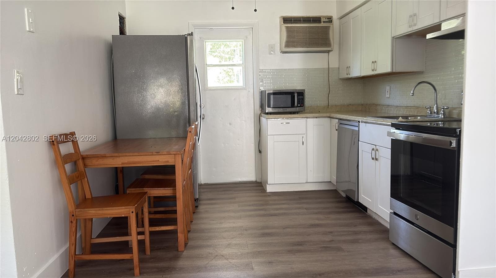 2126 Arthur St #1 photo 2