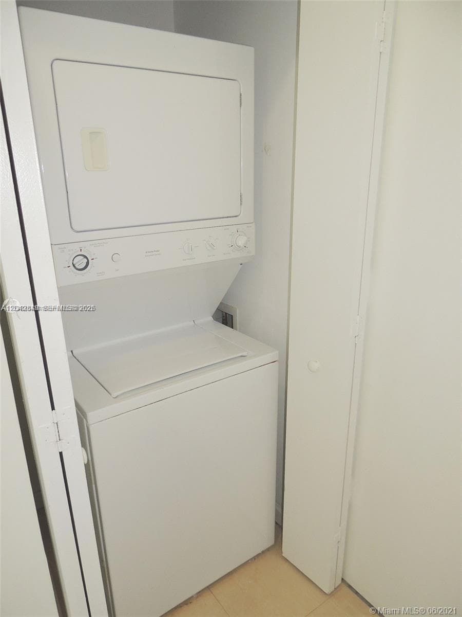 NEO VERTIKA CONDO · #1825 in Miami - Photo 14