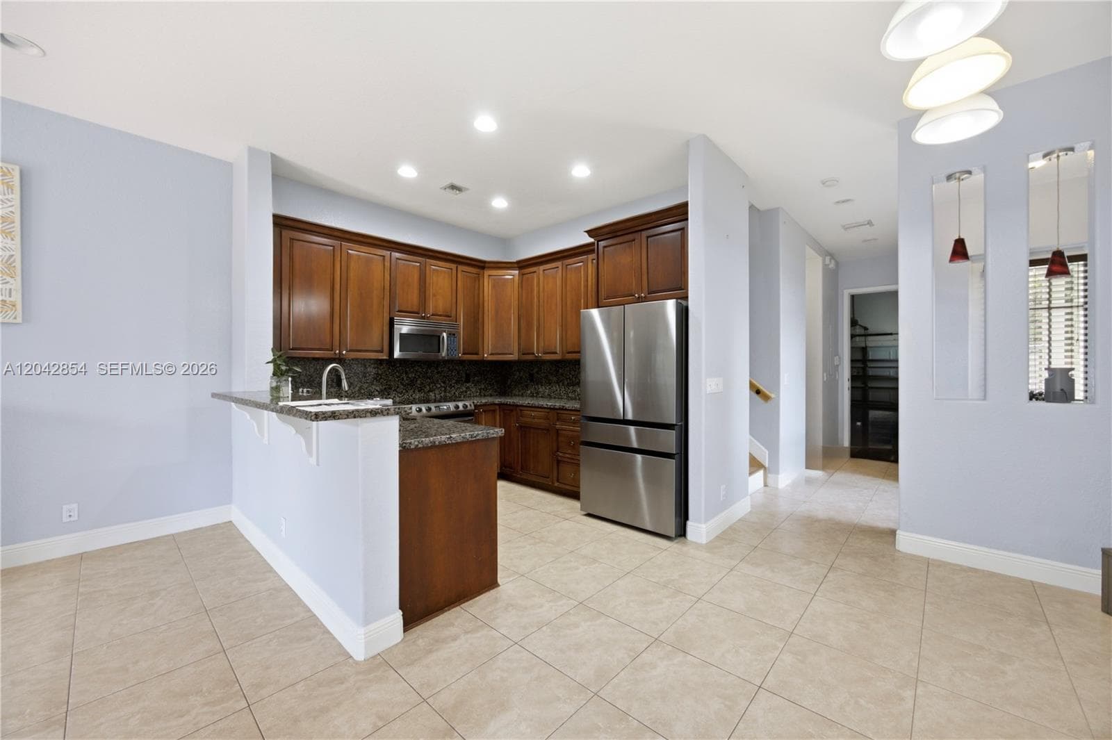 1321 NE 5th Ter photo 3