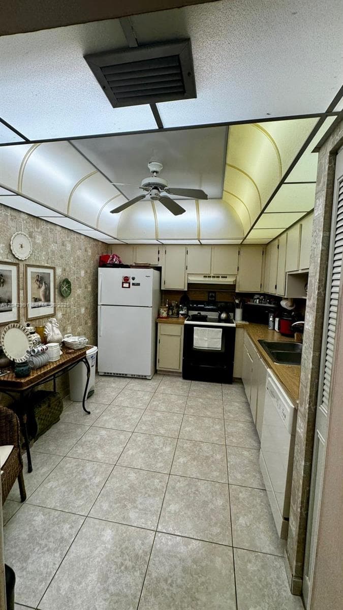 HALLANDALE GARDENS CONDO · #103 in Hallandale Beach - Photo 15