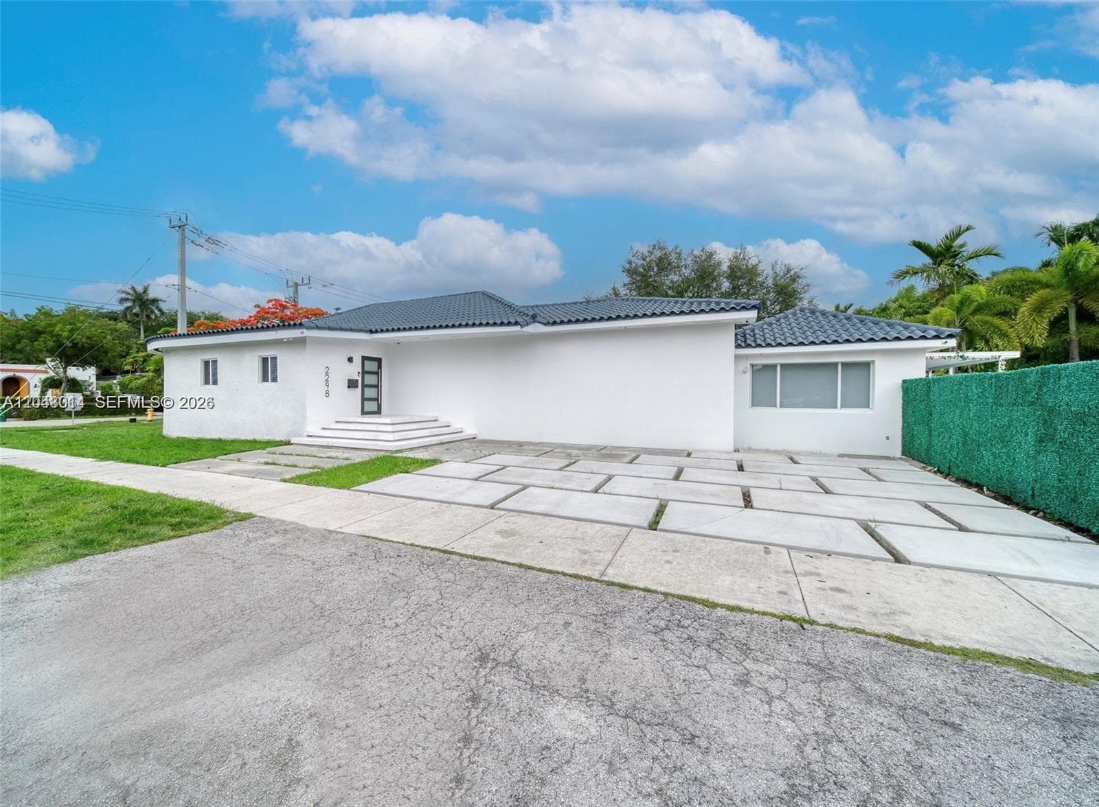 2298 SW 16th Ave photo 2