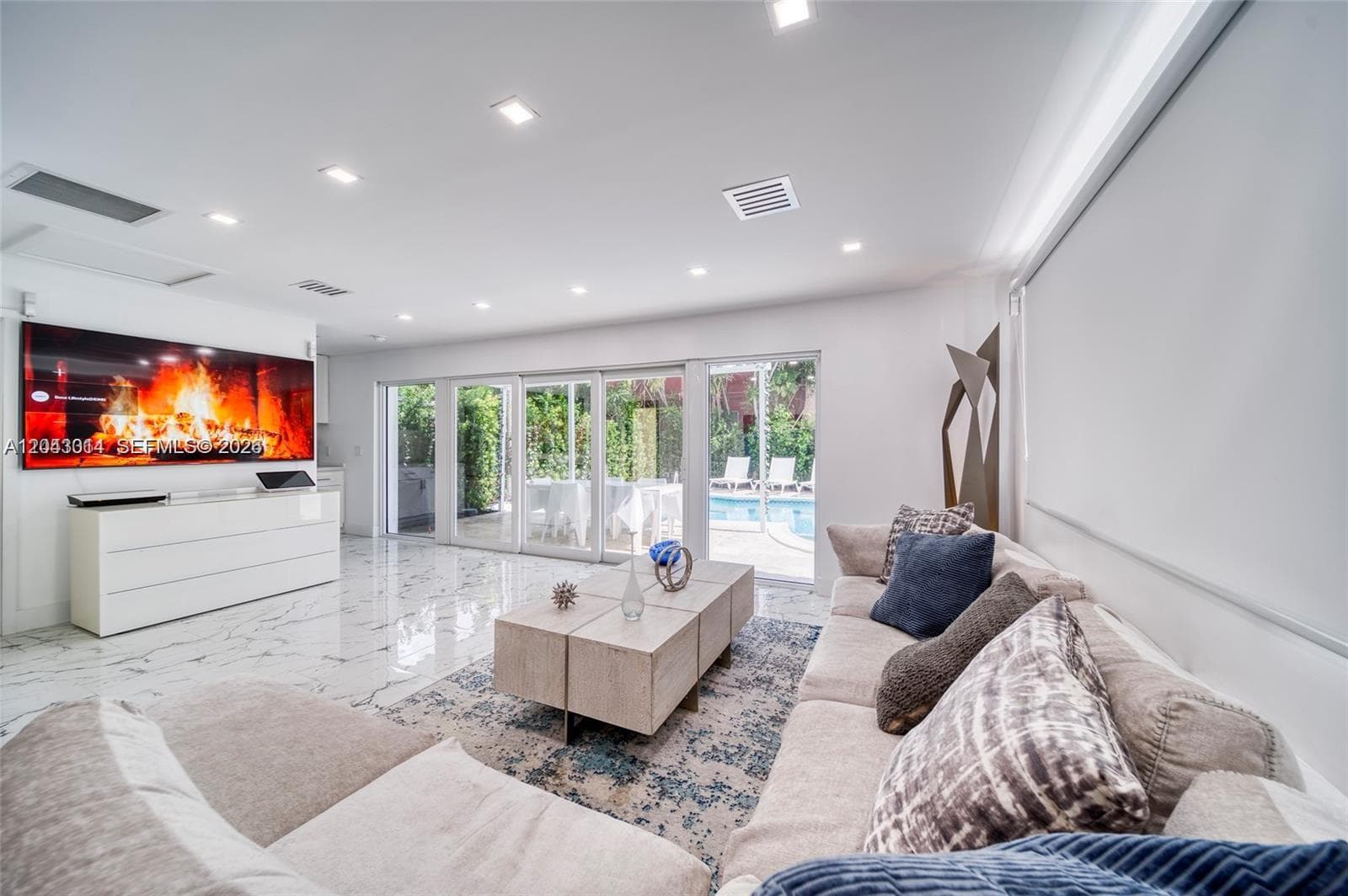2298 SW 16th Ave photo 4