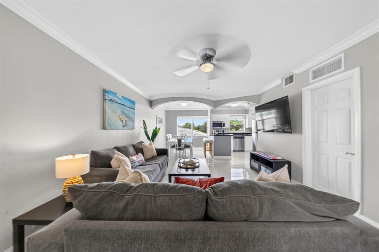 014-021-Living Room-4000x2660