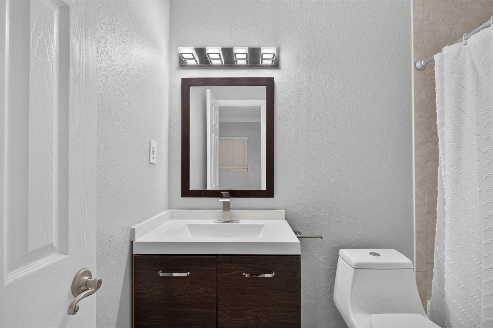 025-003-Bathroom-4000x2660