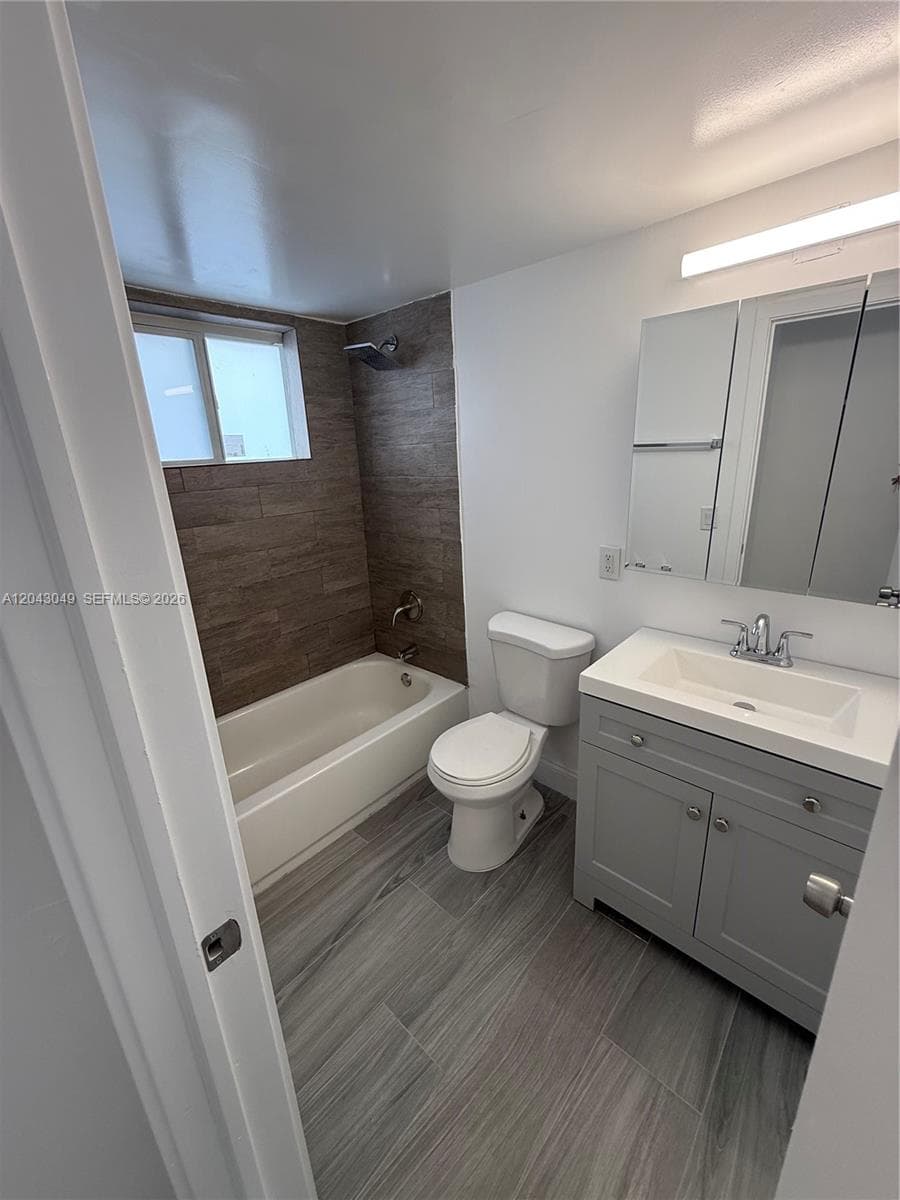 1895 Venice Park Dr · #B6 in Miami - Photo 12