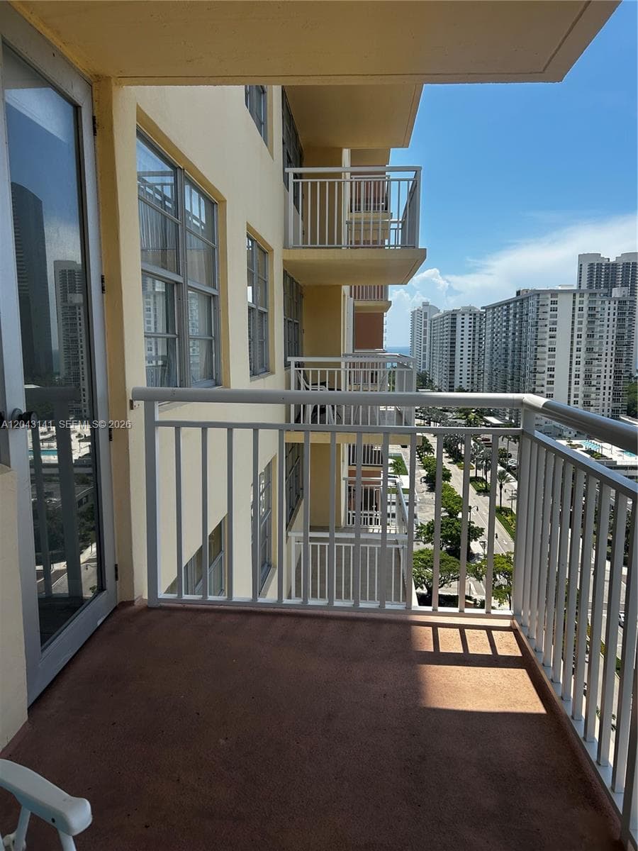 WINSTON TOWERS 200 · #1607 in Sunny Isles Beach - Photo 2