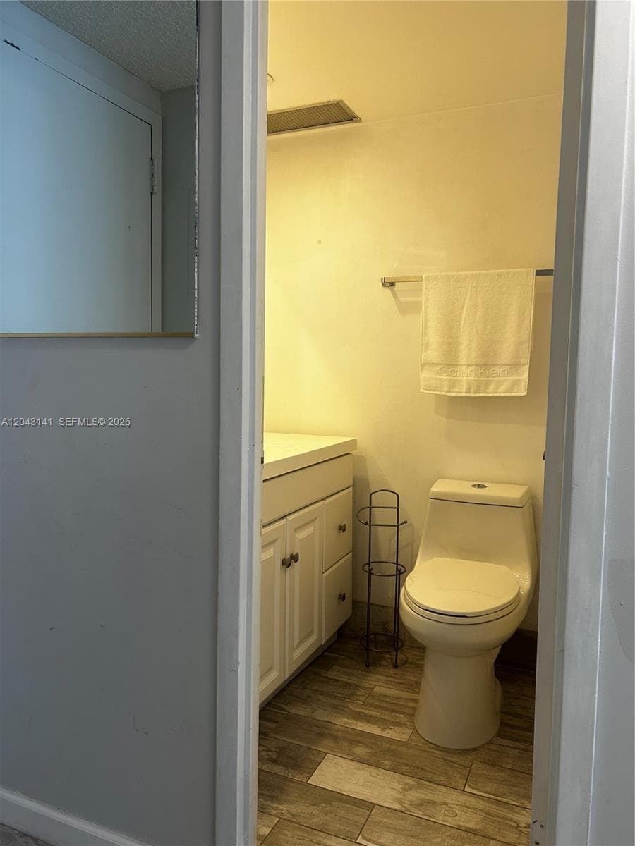 WINSTON TOWERS 200 · #1607 in Sunny Isles Beach - Photo 17