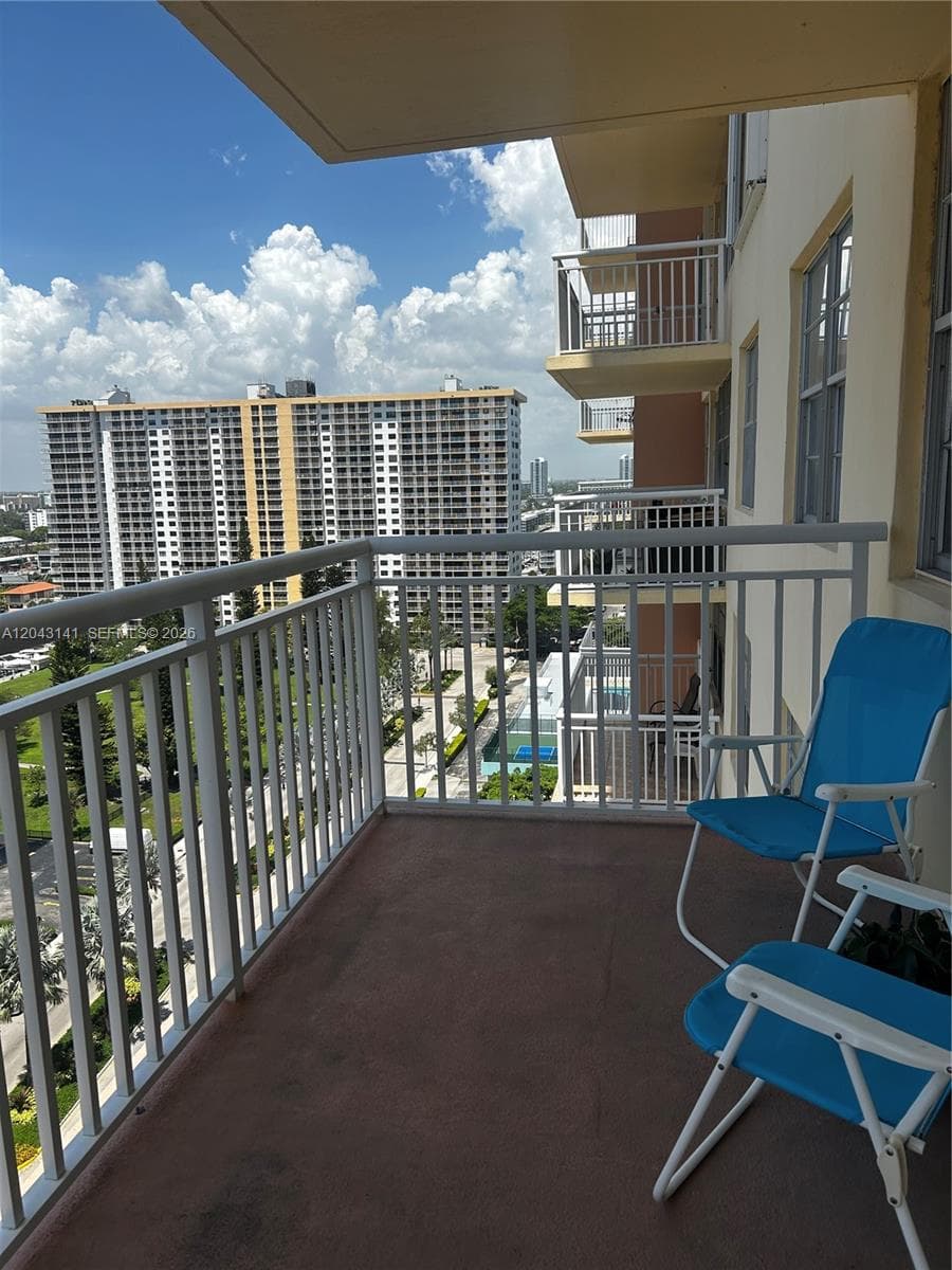 WINSTON TOWERS 200 · #1607 in Sunny Isles Beach - Photo 3