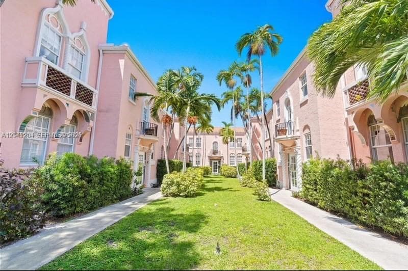 PALM GARDEN CONDO · #3 in Miami Beach - Photo 1