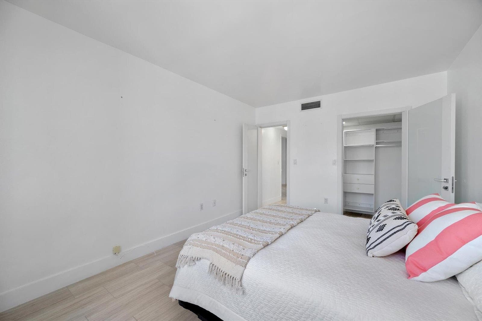 10-1980 S Ocean Dr APT 19A_012