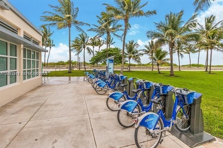 The Michigan Condo · #38 in Miami Beach - Photo 2