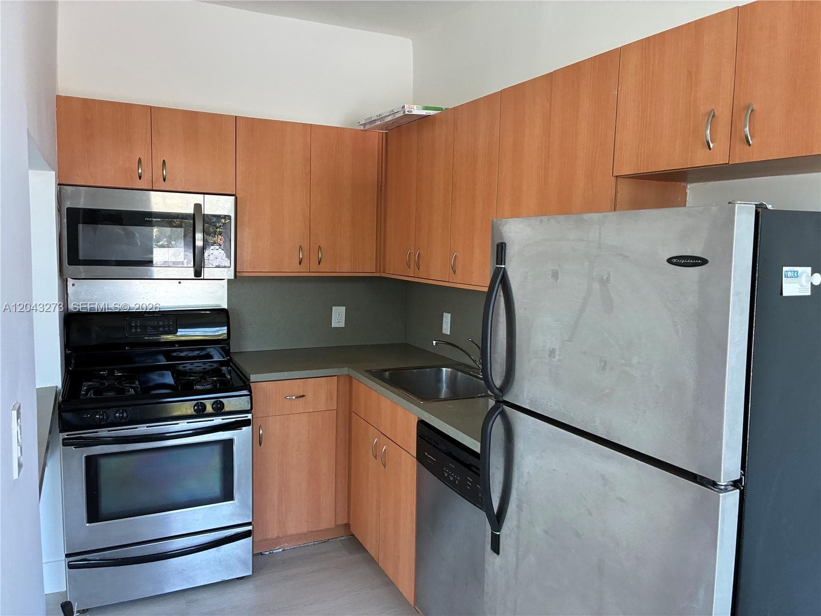 The Michigan Condo · #38 in Miami Beach - Photo 12