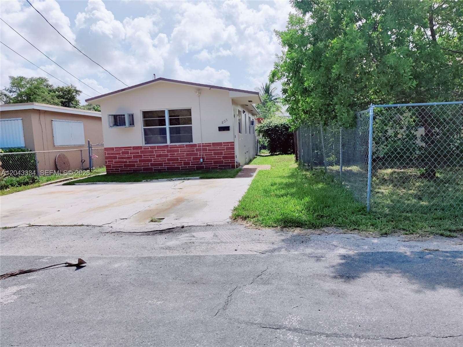 805 NW 3rd Ter photo 30